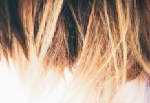 Come utilizzare i riflessanti per tonalizzare i capelli colorati