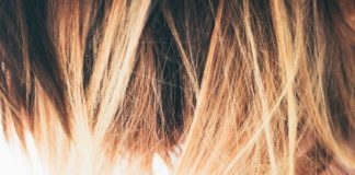 Come utilizzare i riflessanti per tonalizzare i capelli colorati