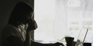 Come ricavare un angolo studio nel salotto di casa, consigli e suggerimenti