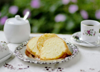 Torta veloce per la colazione senza uova e burro Torta colazione senza uova e burro