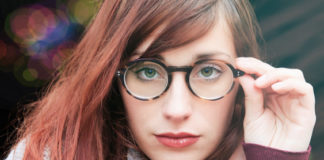 7 idee furbe per truccarsi con gli occhiali Trucco occhiali