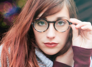 7 idee furbe per truccarsi con gli occhiali Trucco occhiali