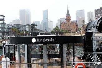 A sidney un negozio sunglass hut galleggiante a sidney un negozio sunglass hut galleggiante_O1