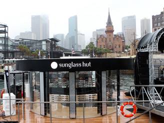 a sidney un negozio sunglass hut galleggiante_O1