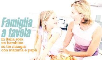 famiglia a pranzo con la tivu_O1