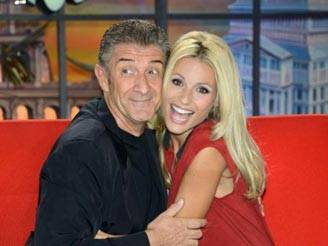 michelle hunziker confermata a striscia la notizia_O1