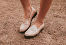 Quali scarpe basse da donna vanno abbinate con la gonna