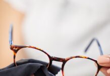 Cosa sono gli occhiali anti-luce blu?