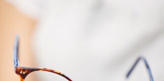 Cosa sono gli occhiali anti-luce blu?