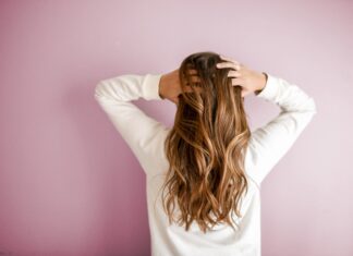 Tinta per capelli fai da te: istruzioni per l’uso Woman-long hair