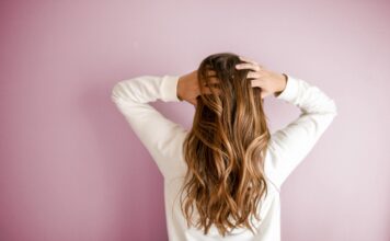 Tinta per capelli fai da te: istruzioni per l’uso Woman-long hair