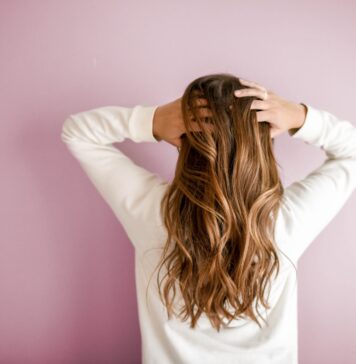 Tinta per capelli fai da te: istruzioni per l’uso Woman-long hair