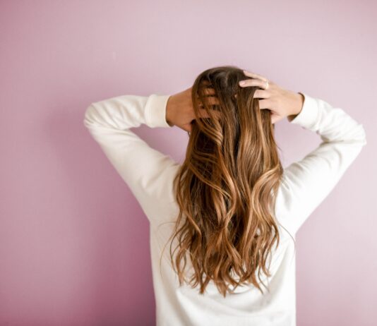 Tinta per capelli fai da te: istruzioni per l’uso Woman-long hair